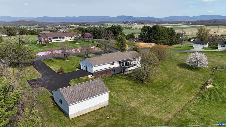 224 Saint James Rd, Fishersville, VA 22939 - #3