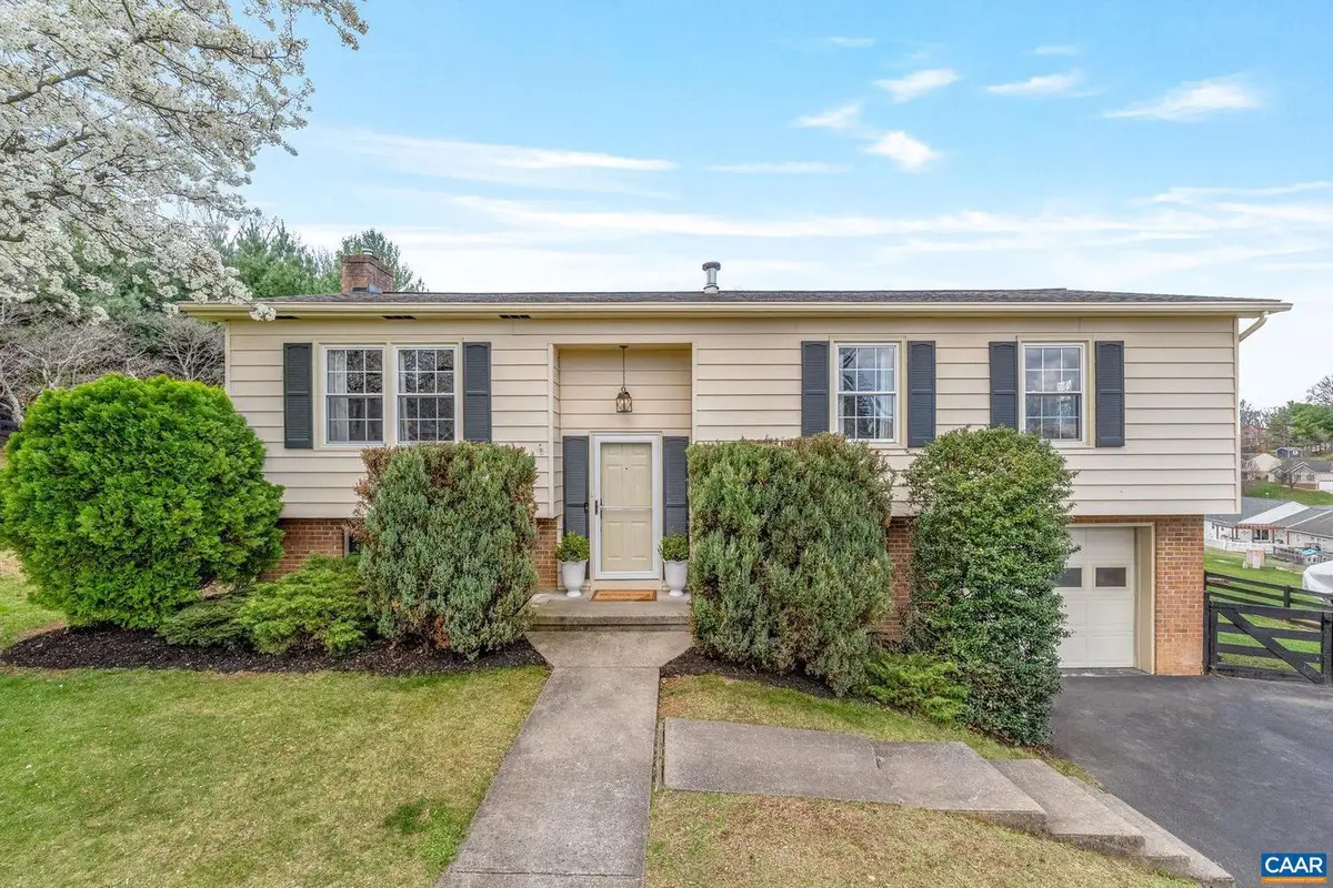 704 Carann St, Staunton, VA 24401 - #1