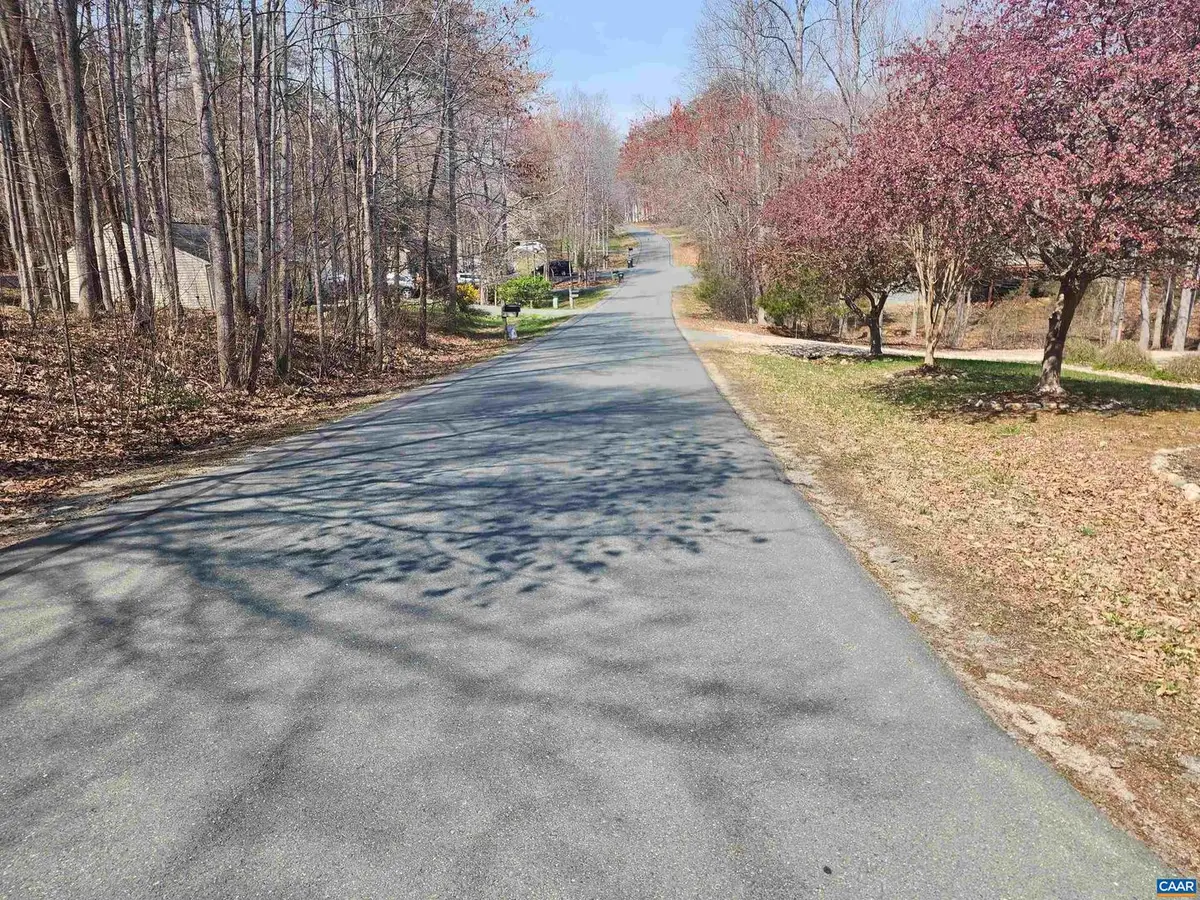 28 Jennings Dr, Palmyra, VA 22963 - #1