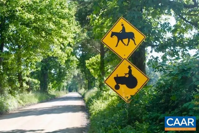 1009 Stonewood Dr, Charlottesville, VA 22911 - #2