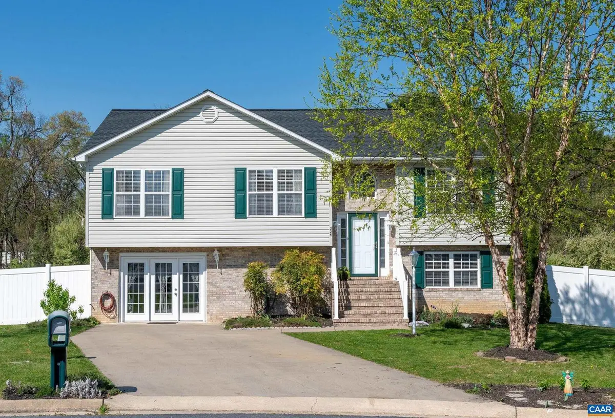 225 Mayfield Ln, Waynesboro, VA 22980 - #1