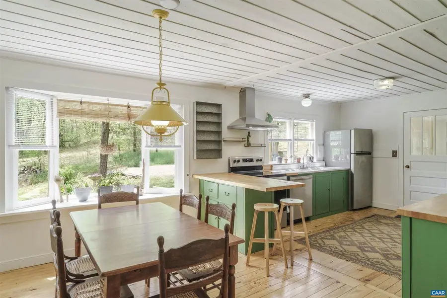 3898 Vineyard Rd, Barboursville, VA 22923 - #2