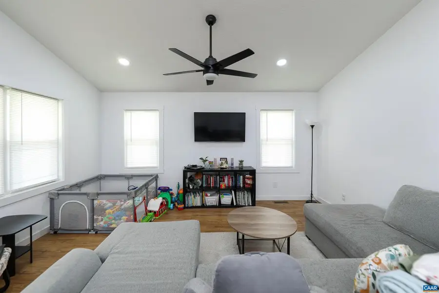 1015 Gardner St, Waynesboro, VA 22980 - #3