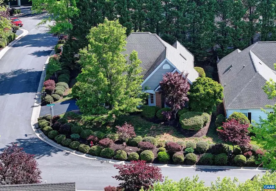 685 Courtyard Ct, Charlottesville, VA 22903 - #2
