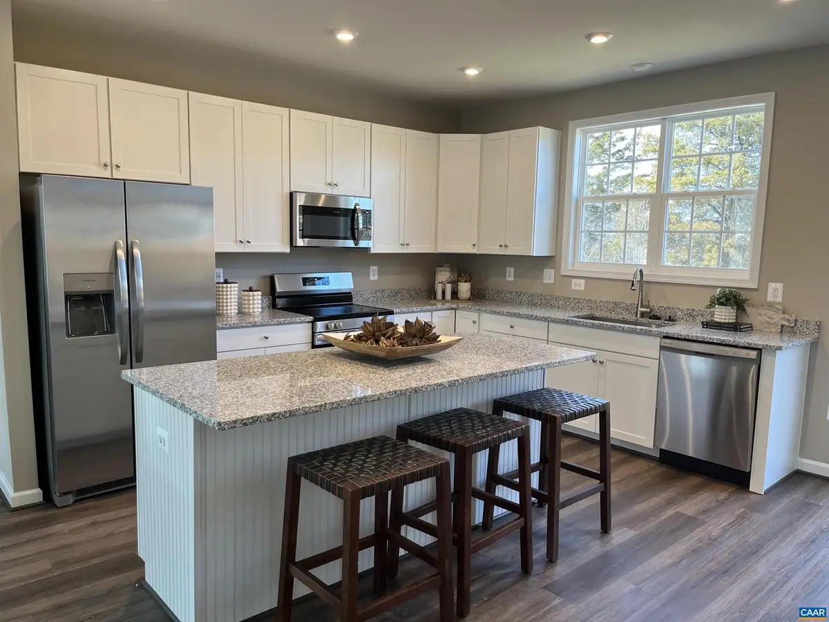 241 Cheshire Ln, Waynesboro, VA 22980 - #1