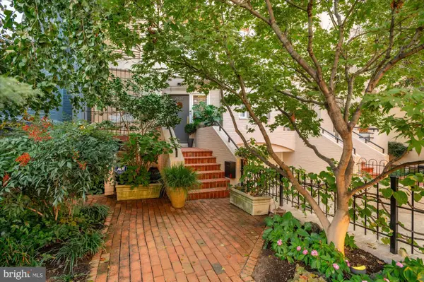 2102 R St Nw, WASHINGTON, DC 20008