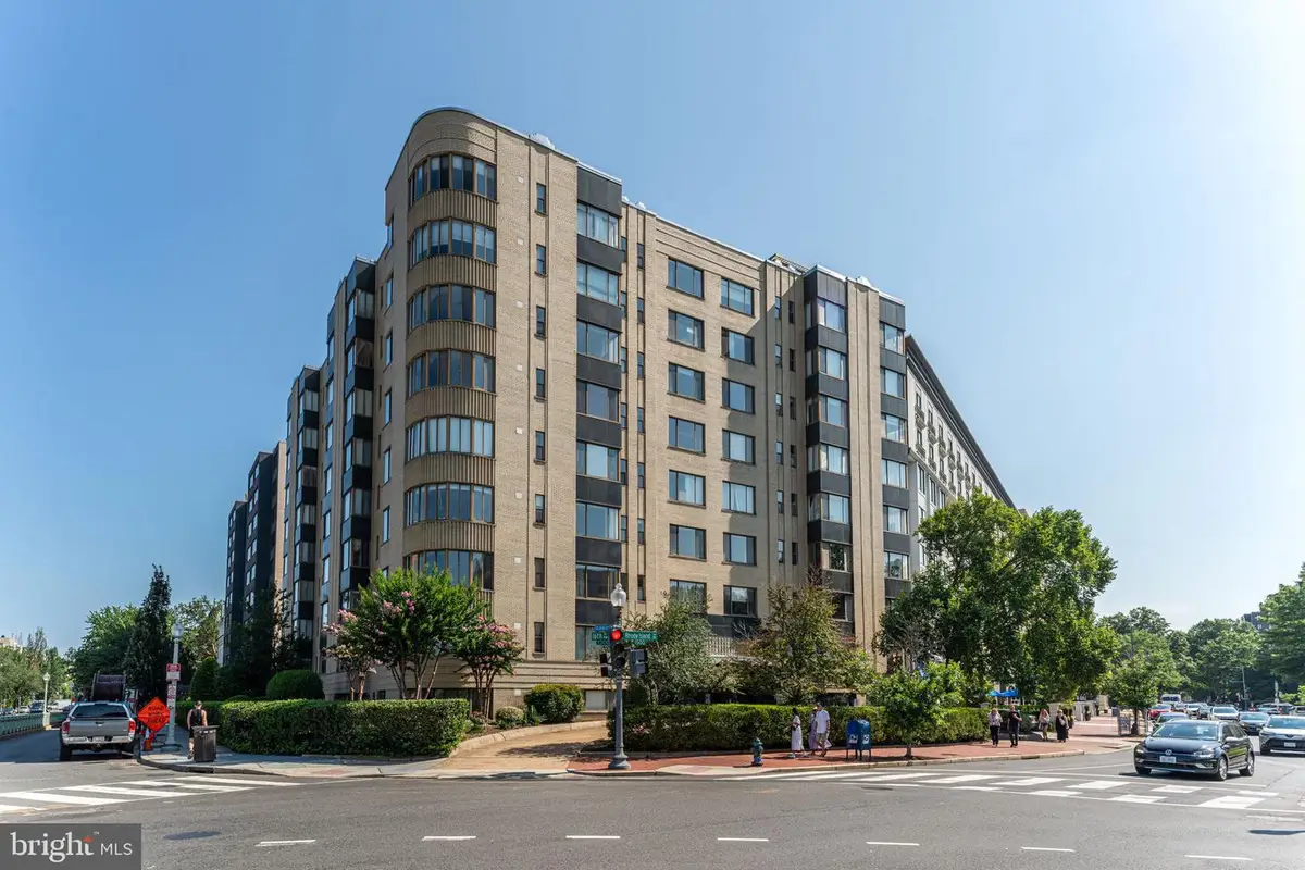 1 Scott Cir Nw #807, Washington, DC 20036 - Image #1