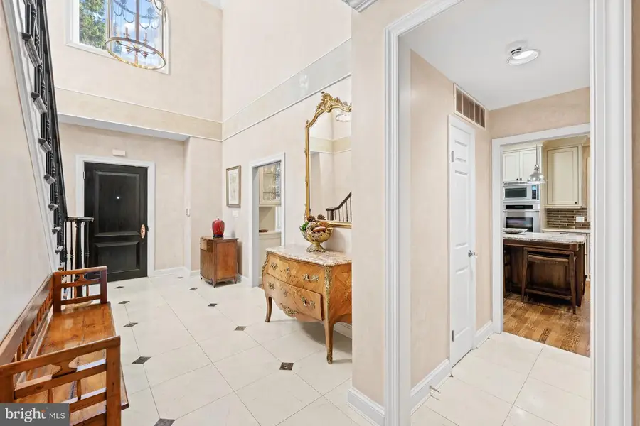 4616 Foxhall Cres Nw, Washington, DC 20007 - Image #2