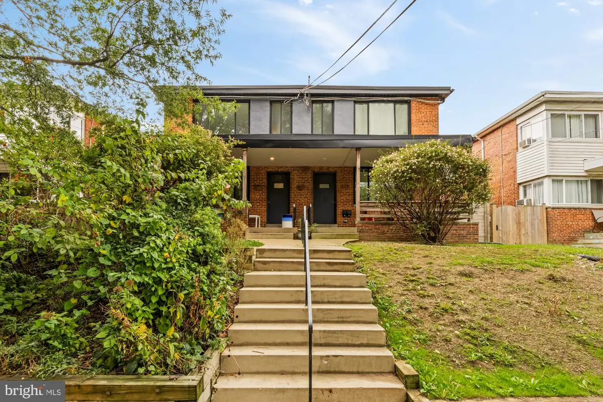 215 Hawaii Ave Ne, Washington, DC 20011 - Image #1