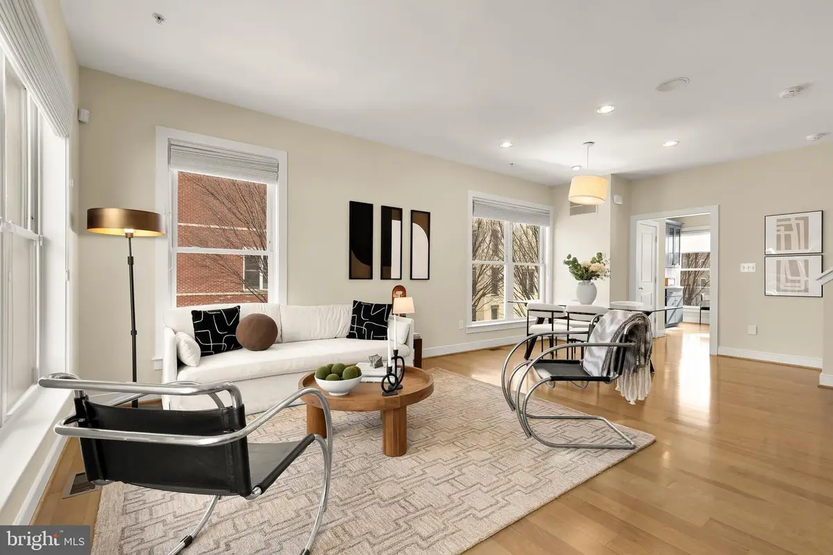 907 3rd Pl Se, Washington, DC 20003 - Image #1