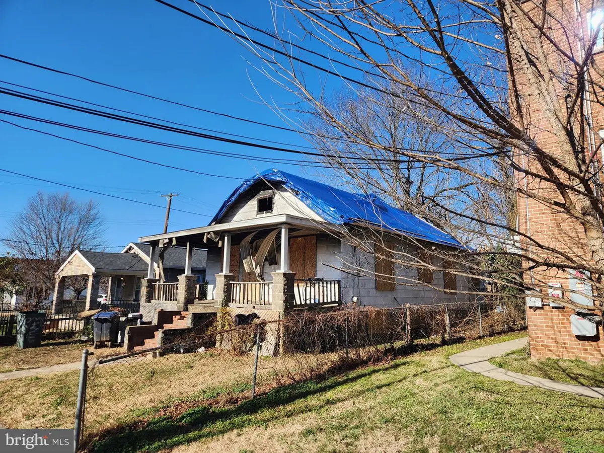 3304 E E St Se, Washington, DC 20019 - #1