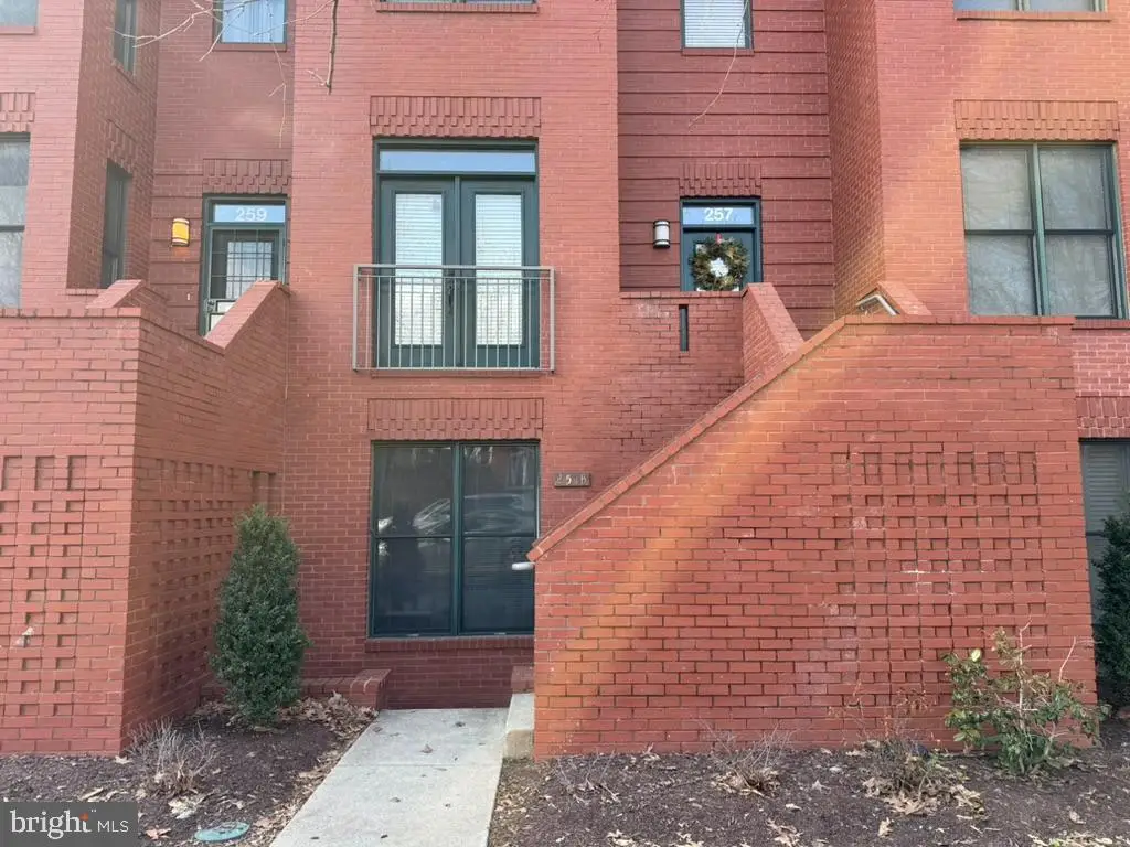 257 14th St Se #b, Washington, DC 20003 - #1