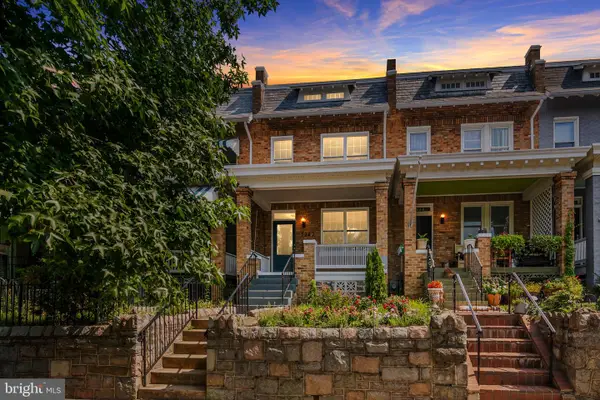 1242 Oates St Ne, WASHINGTON, DC 20002