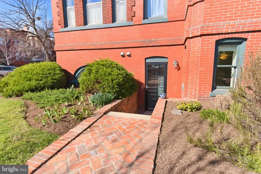 226 5th St Se #102, Washington, DC 20003 - #3