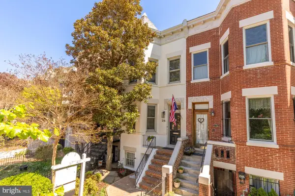 216 12th St Se, WASHINGTON, DC 20003