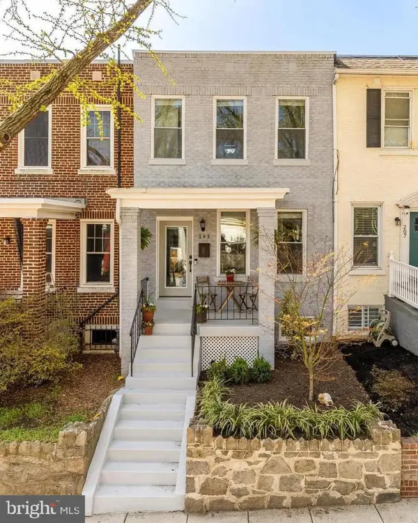 209 Cromwell Ter Ne, WASHINGTON, DC 20002