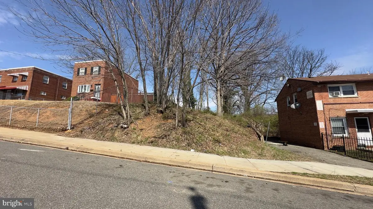 5220 Banks Pl Ne, Washington, DC 20019 - #1