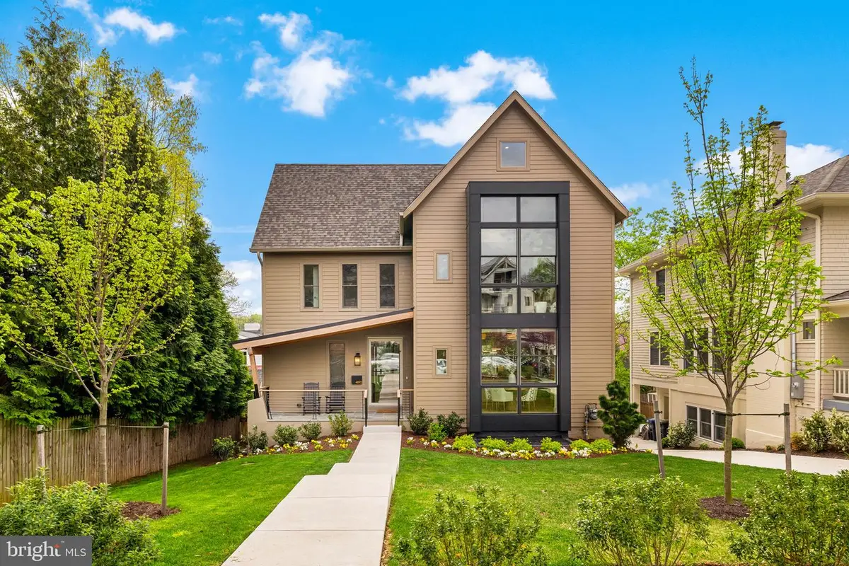 4892 Macarthur Blvd Nw, Washington, DC 20007 - #1