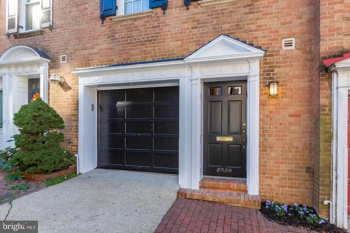 2528 Queen Annes Ln Nw, Washington, DC 20037 - #1