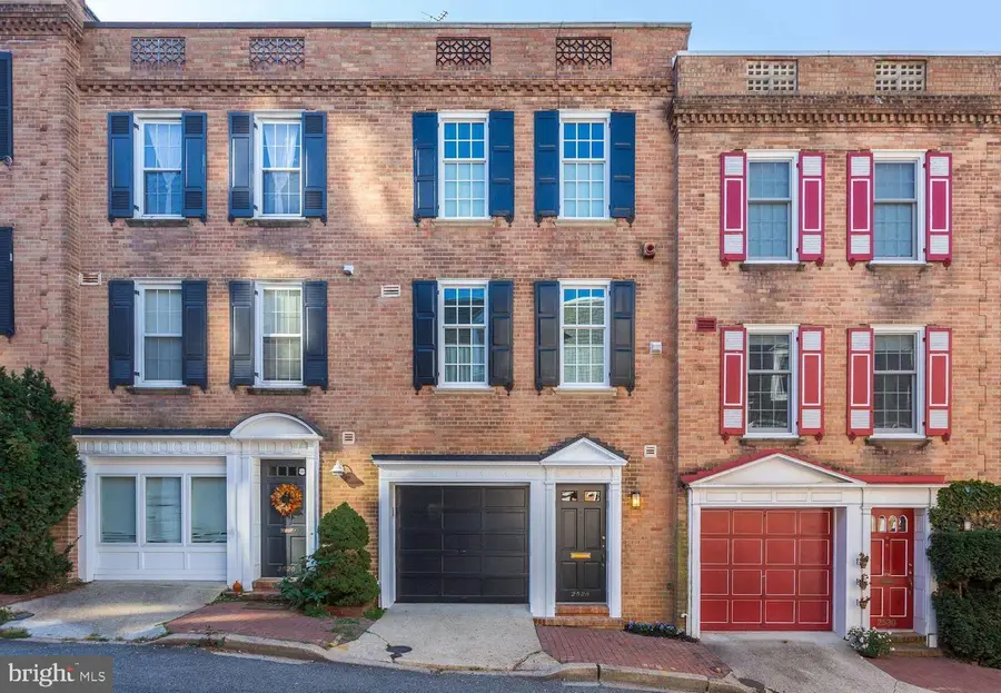 2528 Queen Annes Ln Nw, Washington, DC 20037 - #3