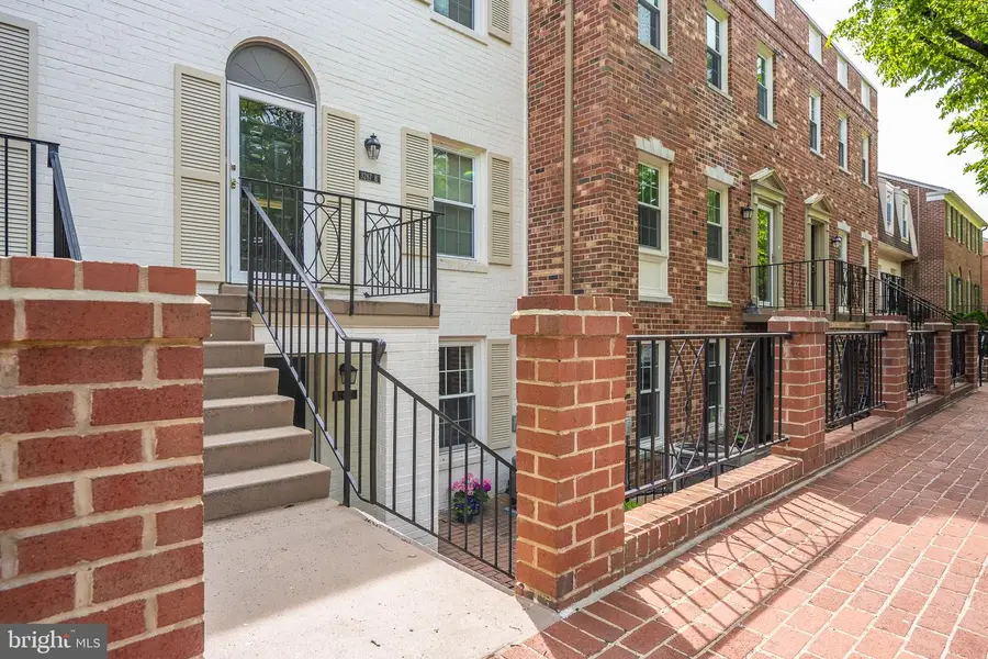 3287 Sutton Pl Nw #d, Washington, DC 20016 - #3