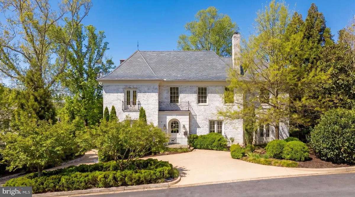 2101 Foxhall Rd Nw, Washington, DC 20007 - #1