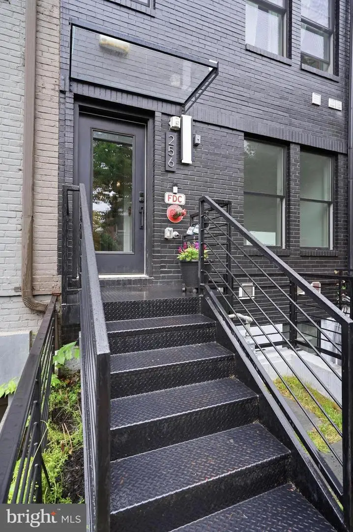 256 15th St Se #7, Washington, DC 20003 - #3