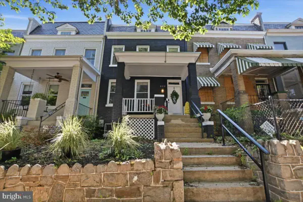 939 15th St Se, WASHINGTON, DC 20003