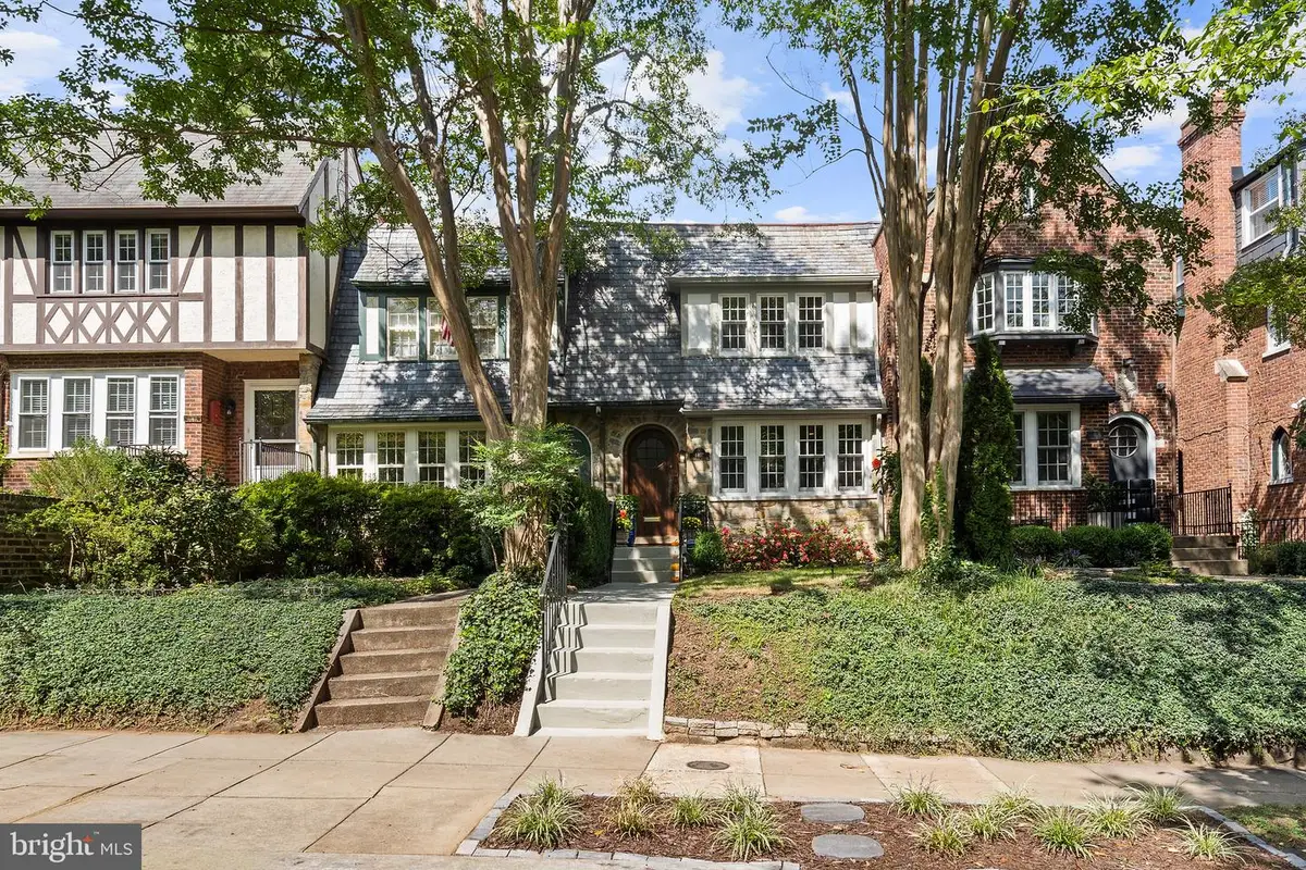 4407 Greenwich Pkwy Nw, Washington, DC 20007 - #1