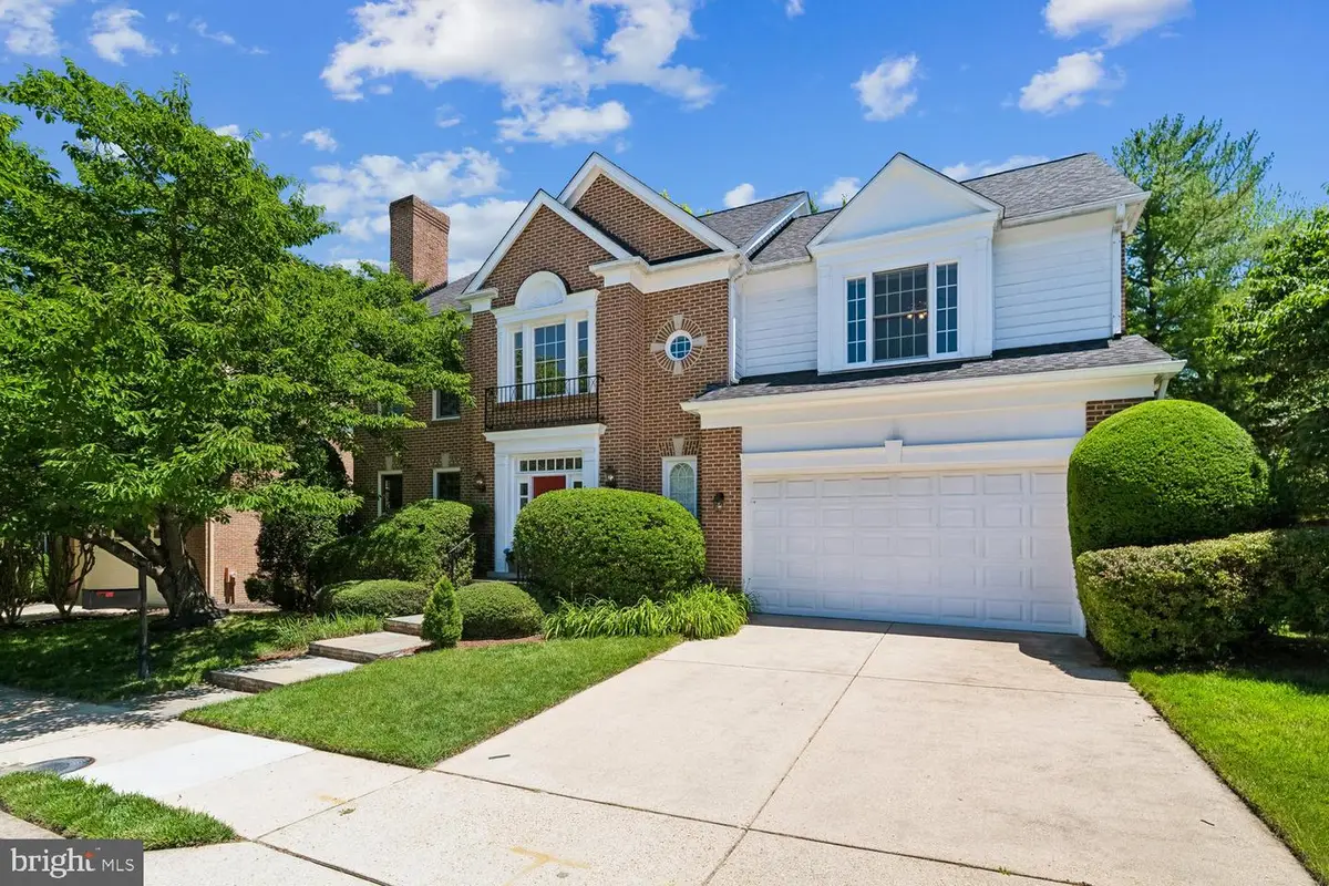 5105 Warren Pl Nw, Washington, DC 20016 - #1