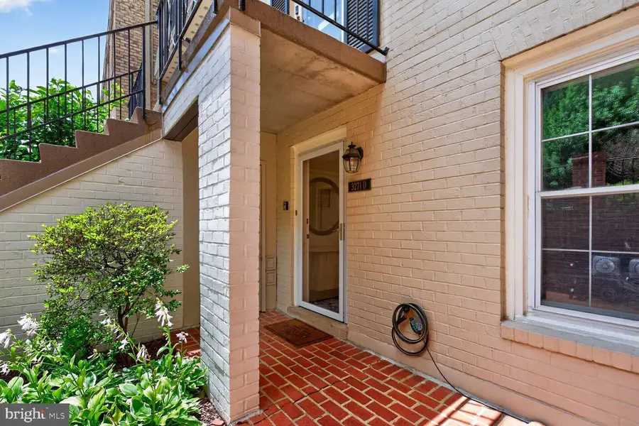 3271 Sutton Pl Nw #d, Washington, DC 20016 - #2