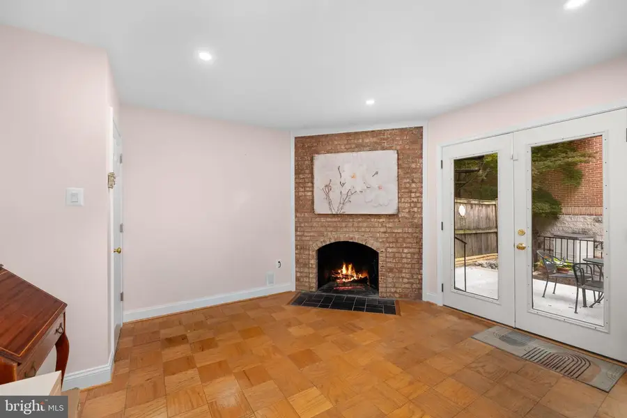 3745 1/2 Nw Kanawha St Nw, Washington, DC 20015 - #3