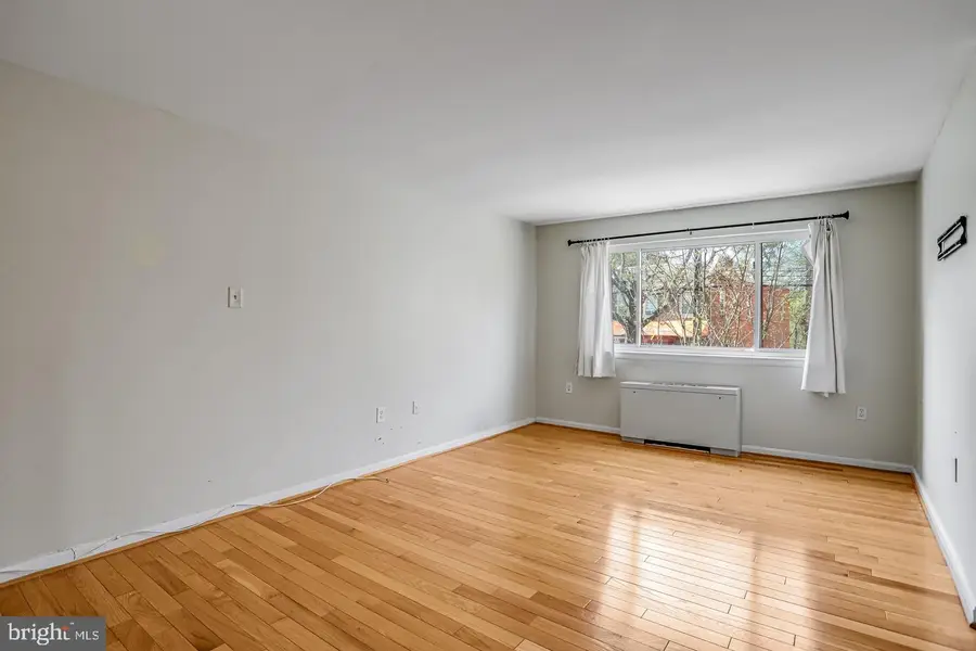 4555 Macarthur Blvd Nw #103, Washington, DC 20007 - #3