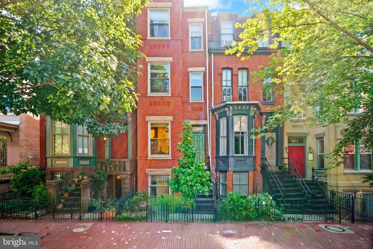 210 4th St Se, Washington, DC 20003 - #1