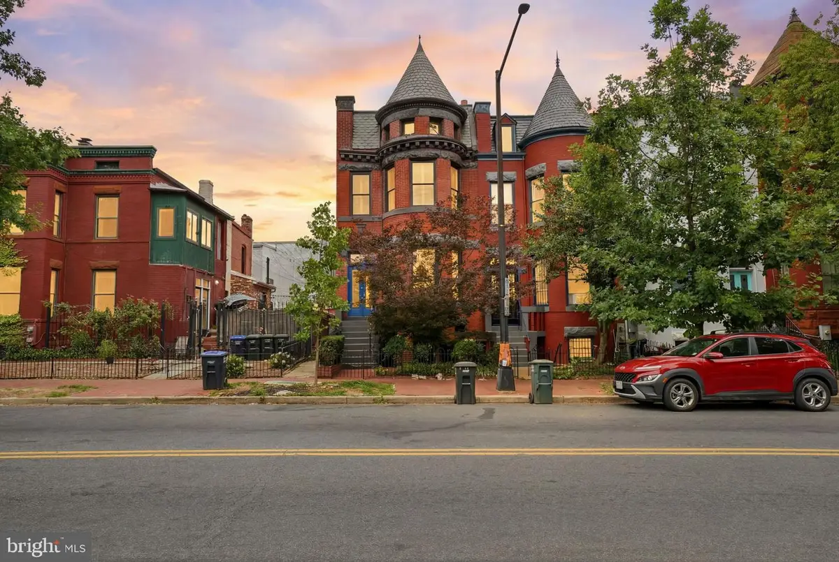 210 8th St Se, Washington, DC 20003 - #1
