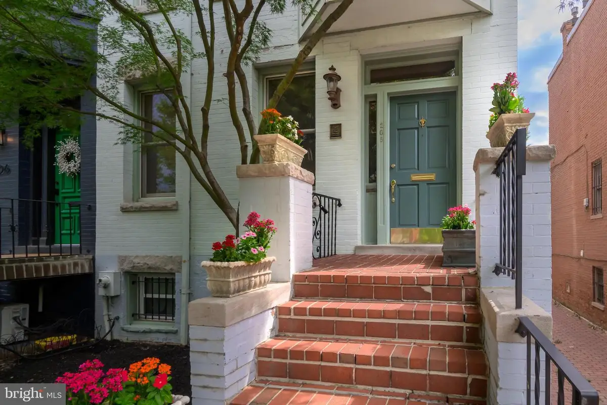 208 12th St Se, Washington, DC 20003 - #1