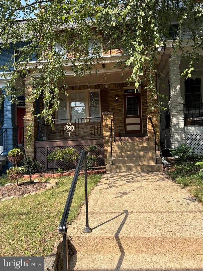 2218 Nw Tunlaw Rd Nw, Washington, DC 20007 - #1