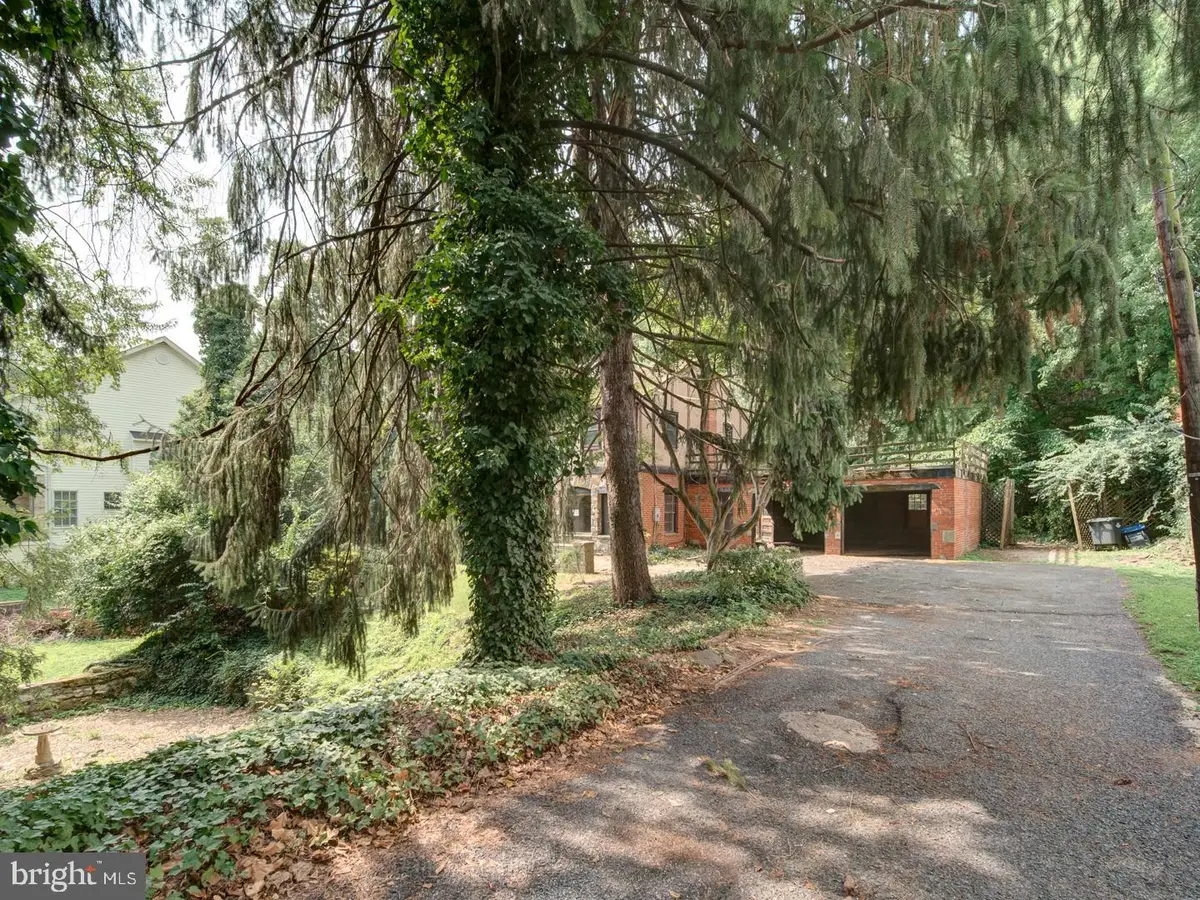 3819 Suitland Rd Se, Washington, DC 20020 - #1