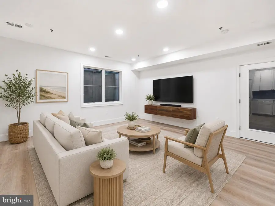 710 E St Se #2, Washington, DC 20003 - #2
