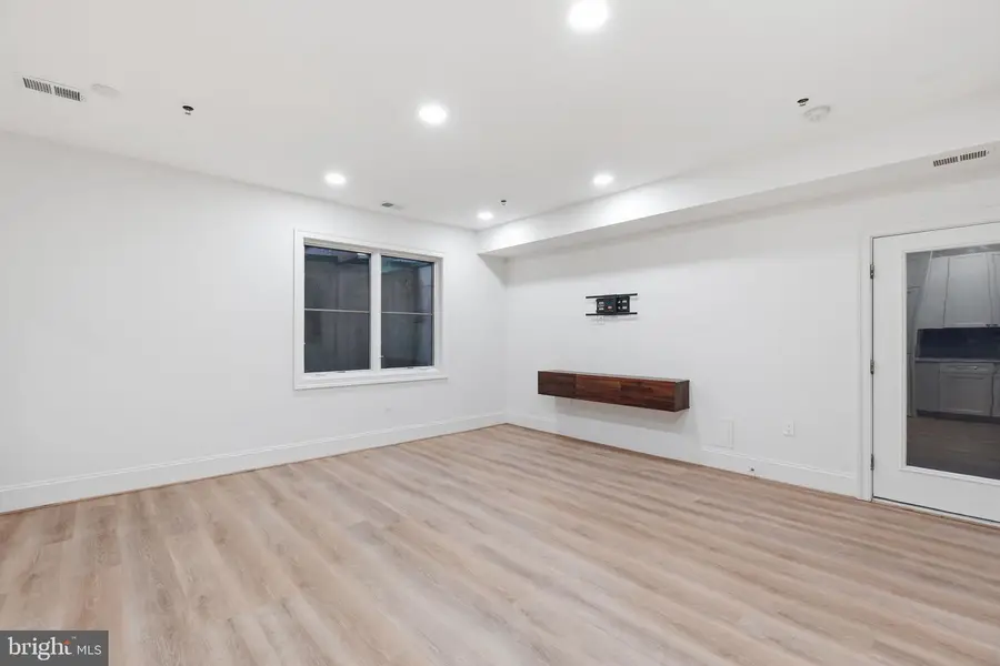 710 E St Se #2, Washington, DC 20003 - #3