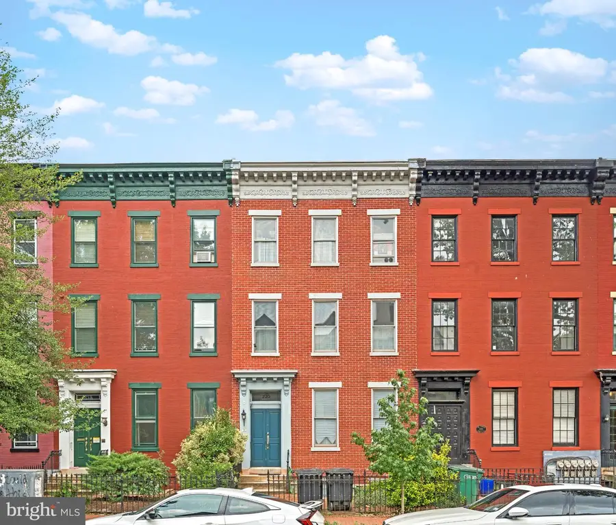 220 3rd St Se, Washington, DC 20003 - #2