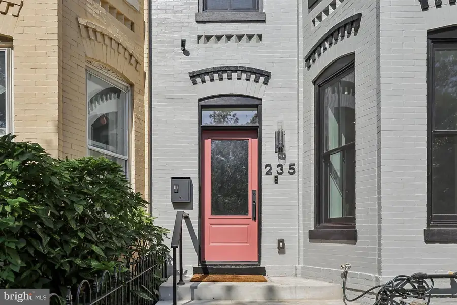 235 12th St Se, Washington, DC 20003 - #2
