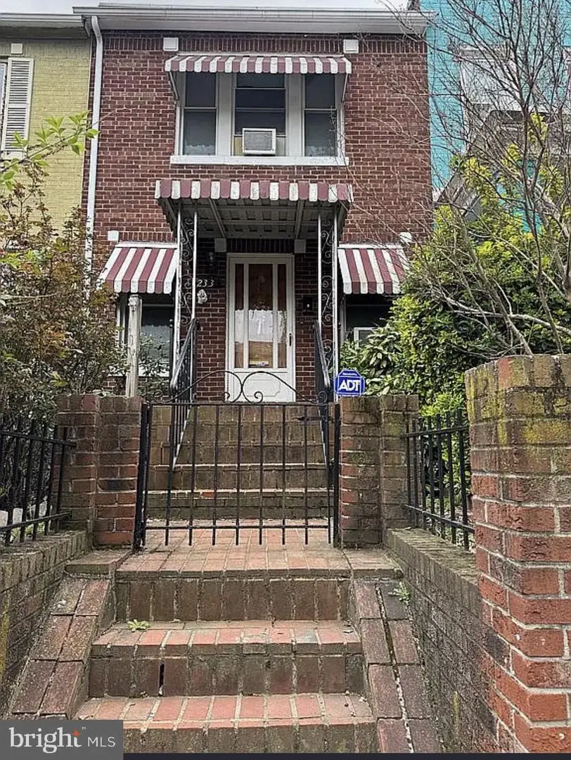 233 Cromwell Ter Ne, Washington, DC 20002 - #1