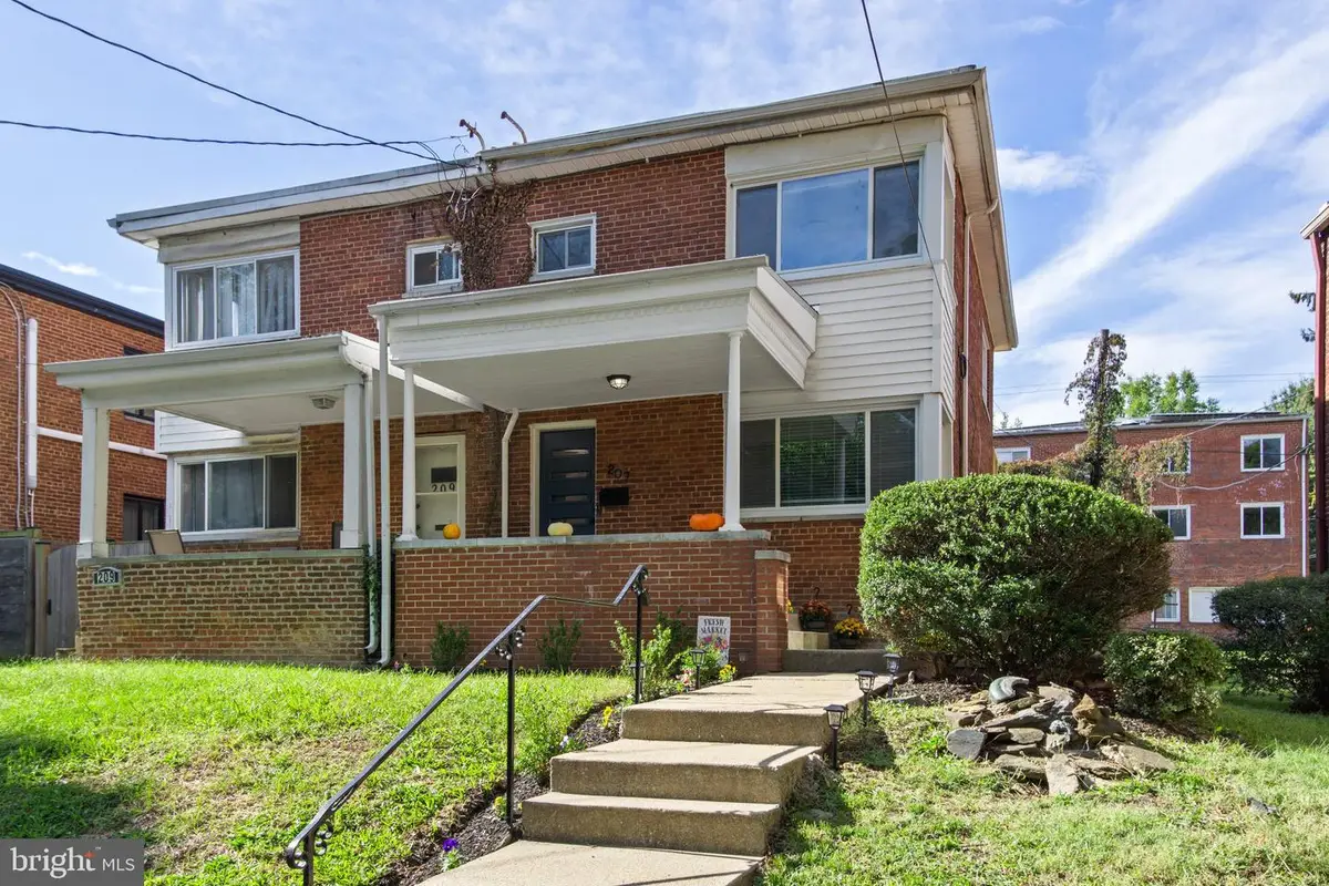 207 Hawaii Ave Ne, Washington, DC 20011 - #1