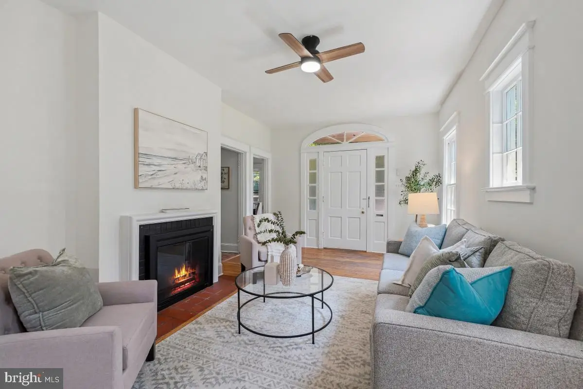 4323 Fessenden St Nw, Washington, DC 20016 - #1