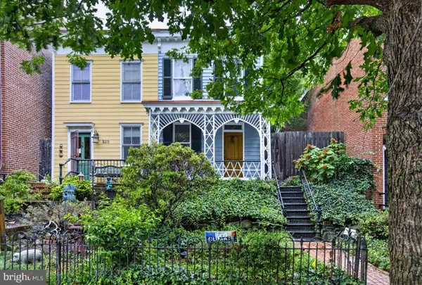 332 8th St Se, WASHINGTON, DC 20003