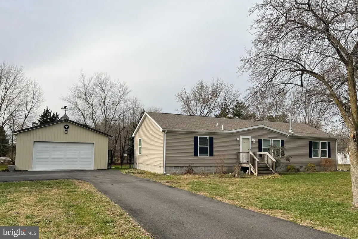 490 Walnut St, Felton, DE 19943 - #1