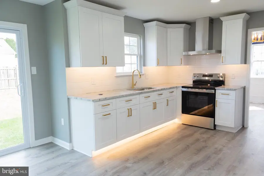 233 Romeo Dr, New Castle, DE 19720 - Image #2