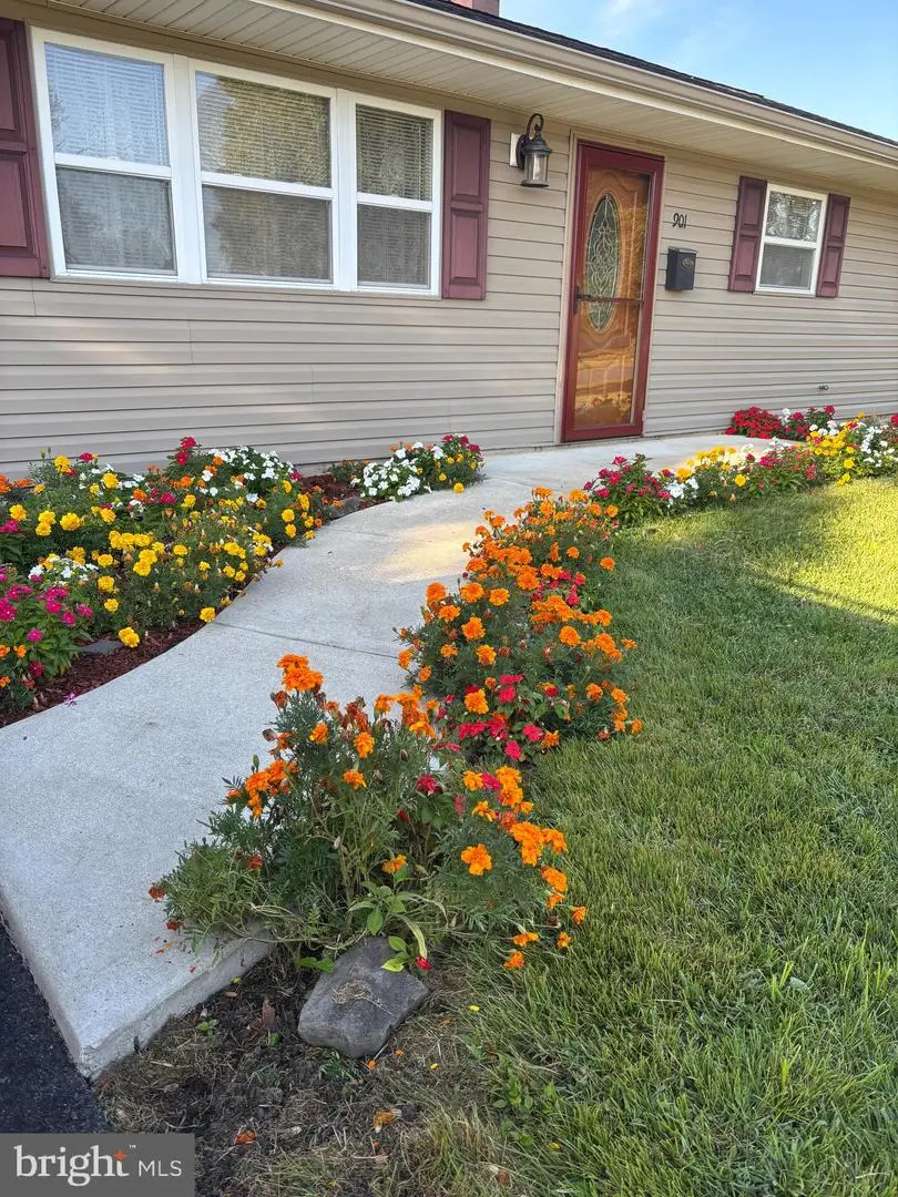 901 Birchwood Dr, Newark, DE 19713 - Image #1