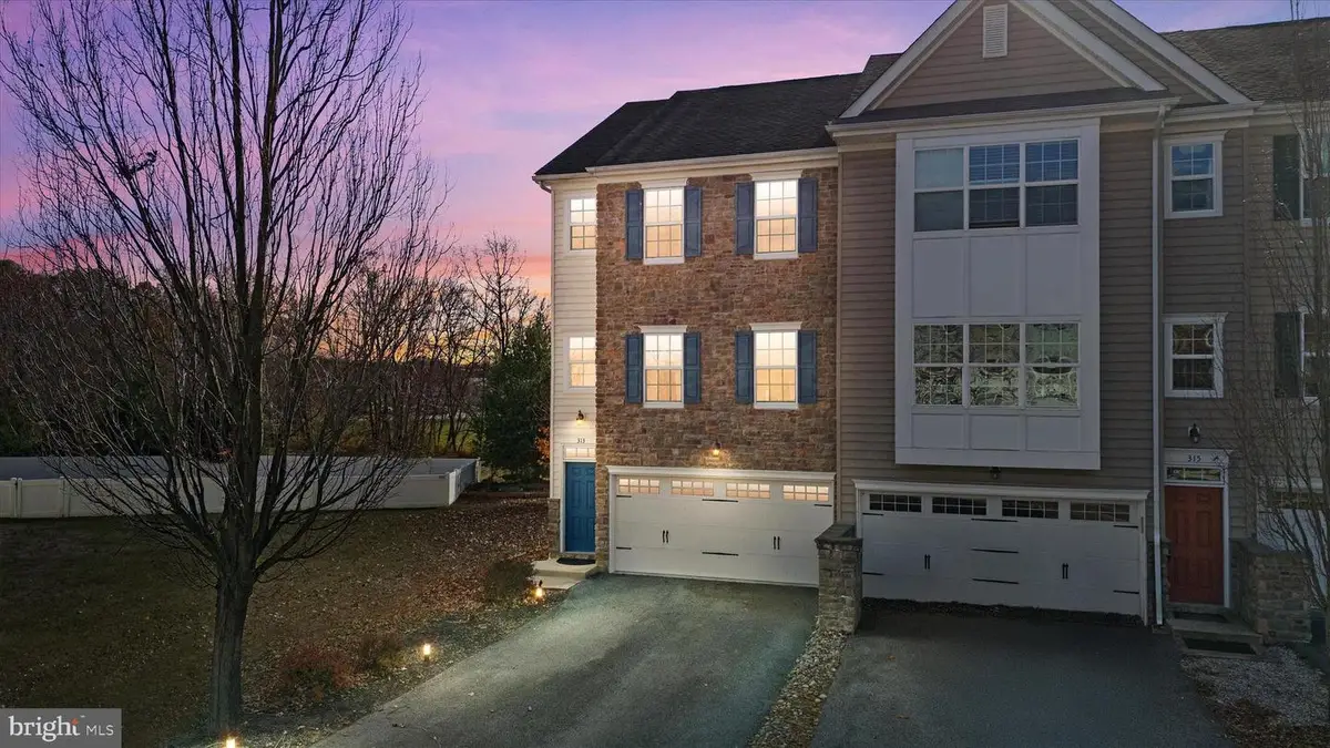 313 Latrobe Dr, Newark, DE 19702 - Image #1